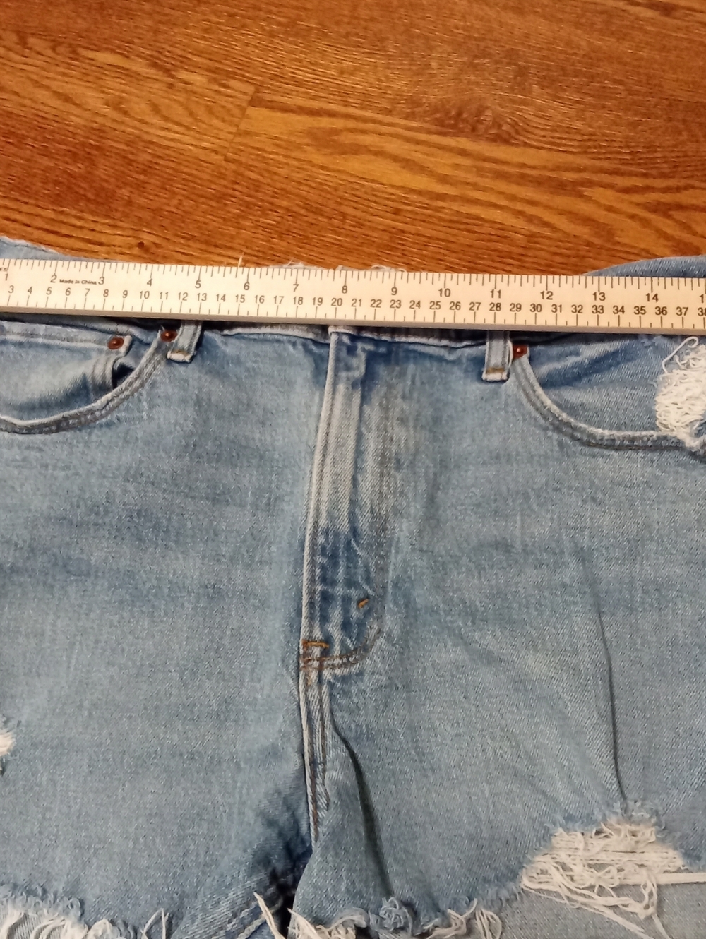 Abercrombie & Fitch Distressed Denim Shorts 29/8 - Picture 4 of 6